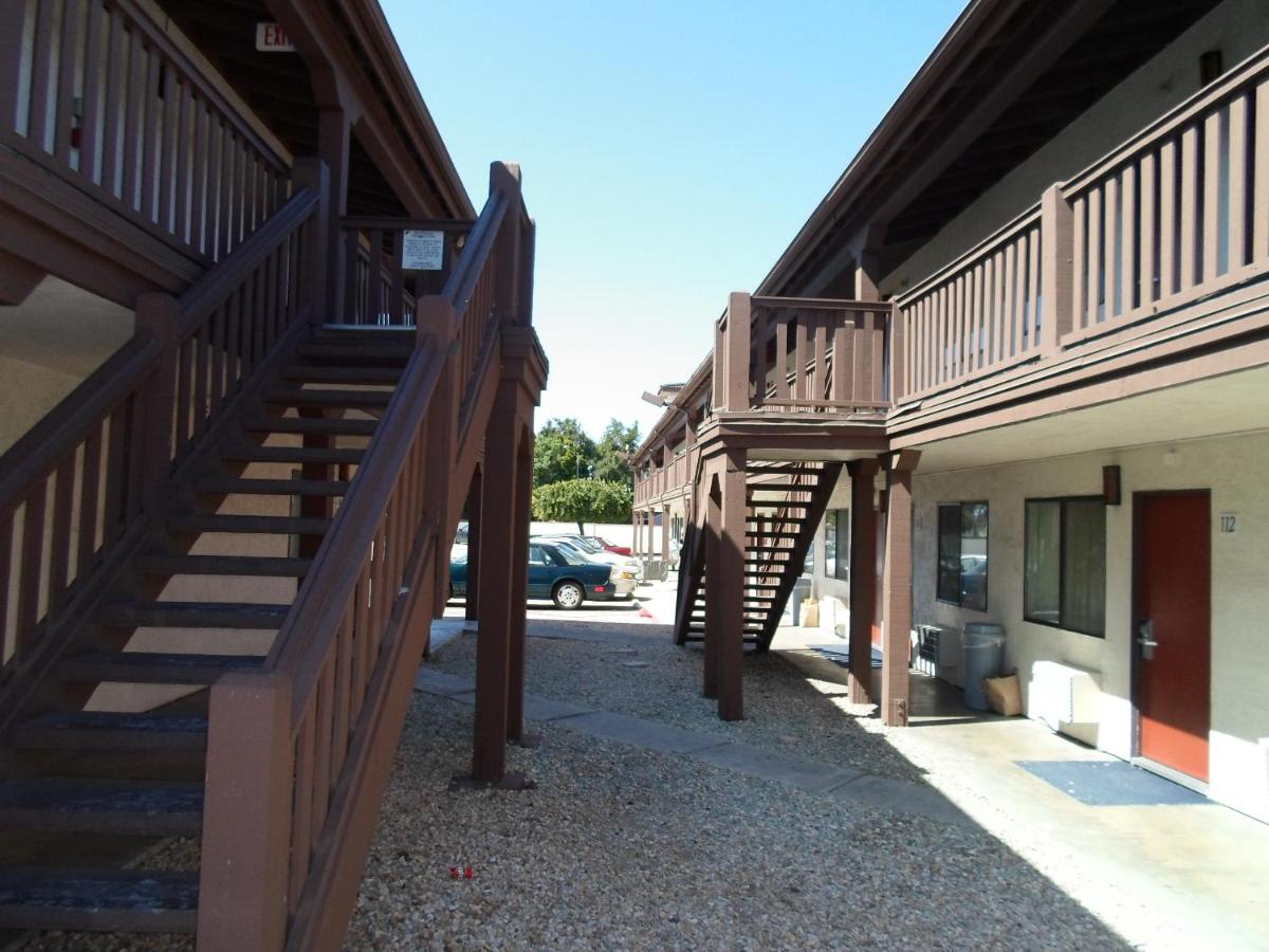 EZ 8 Motel Newark - Housity