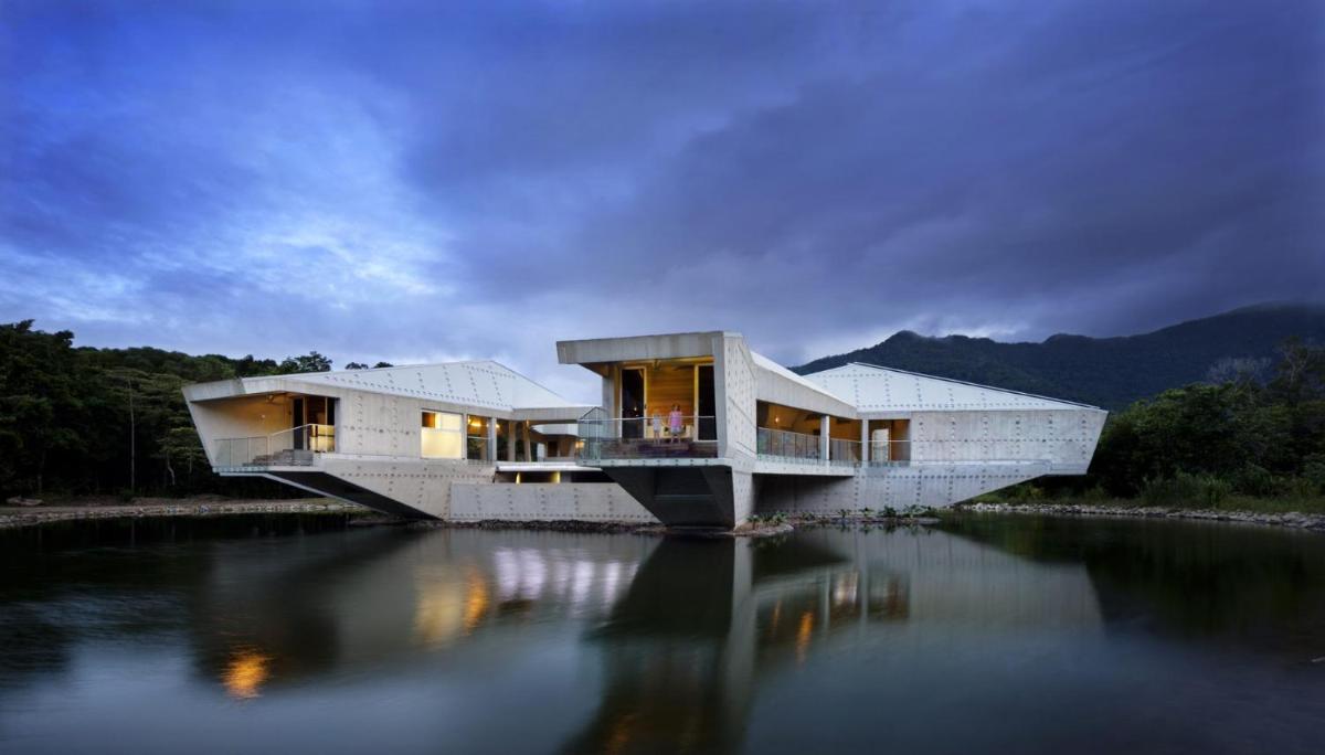 Alkira Daintree Rainforest Luxury Holiday Home with Private Beach - Housity
