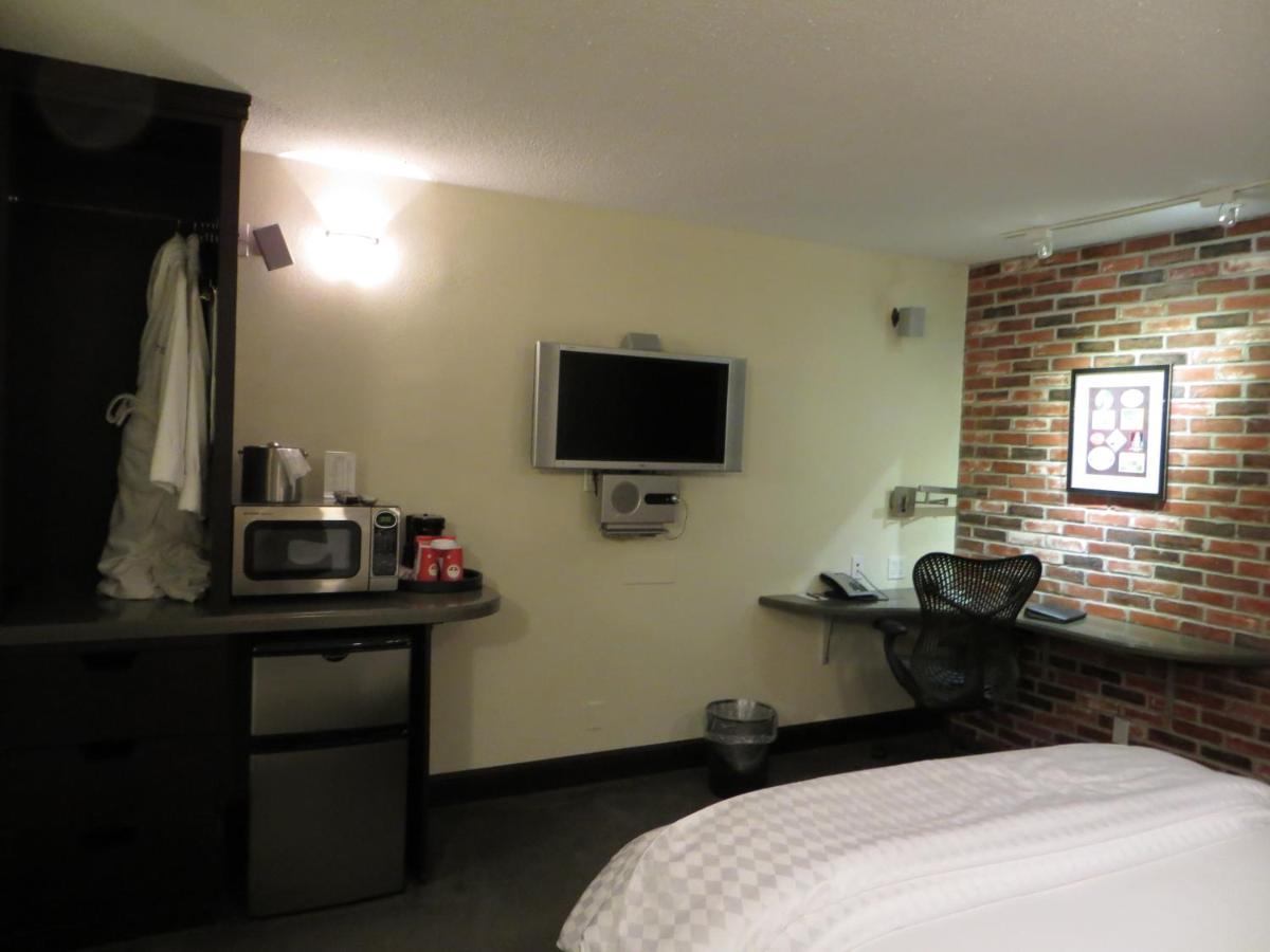 Mark Twain Hotel - Housity