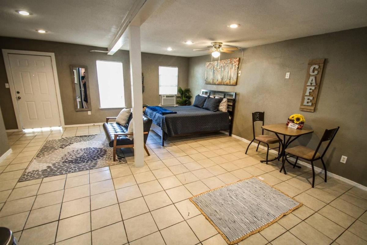 Florida #A St Near Downtown Guest House - Housity