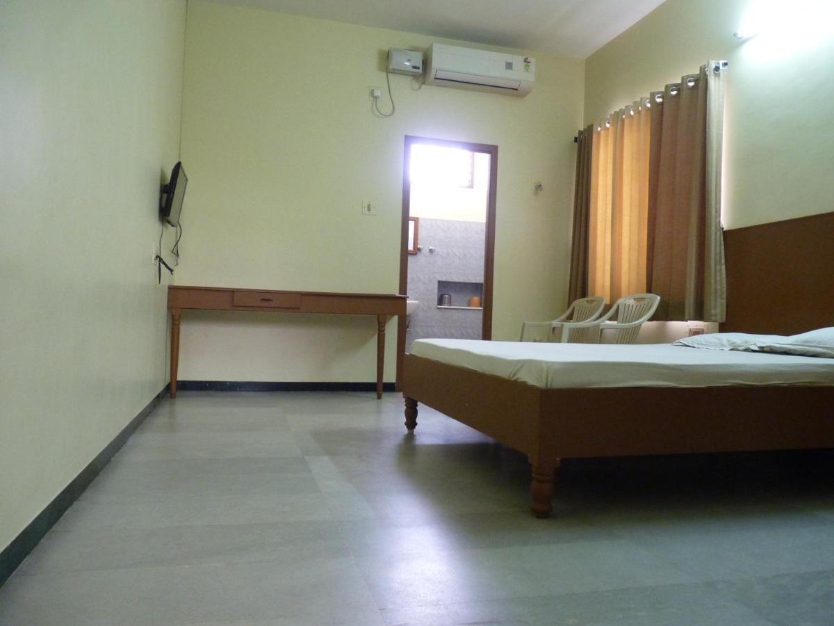Nanda Lodge - Housity
