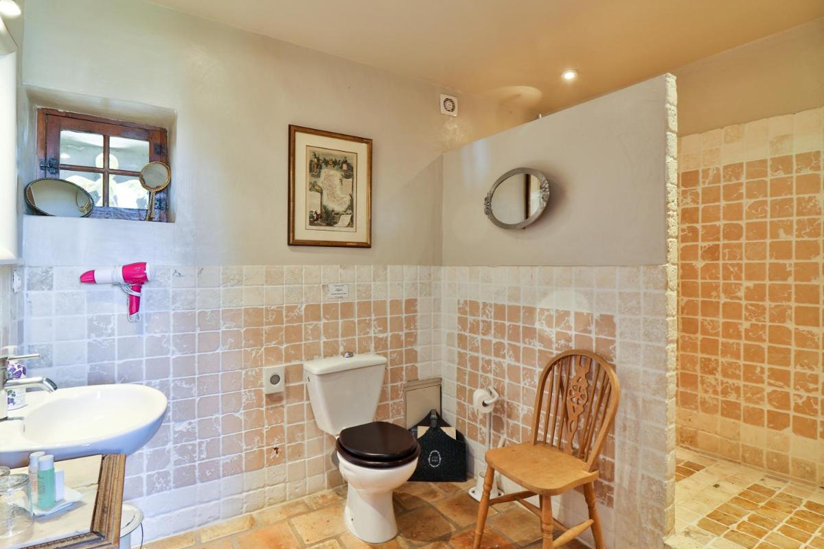Salle de bains dans l'établissement Les Carmes and spa