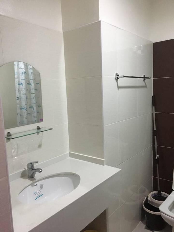 Fully Furnished Studio Unit in Mandaue City, Cebu with Fast WiFi and Cable TV - Housity