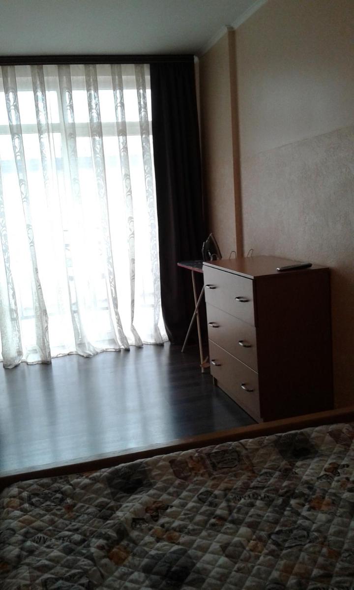 Біля Драматичного театру - Housity