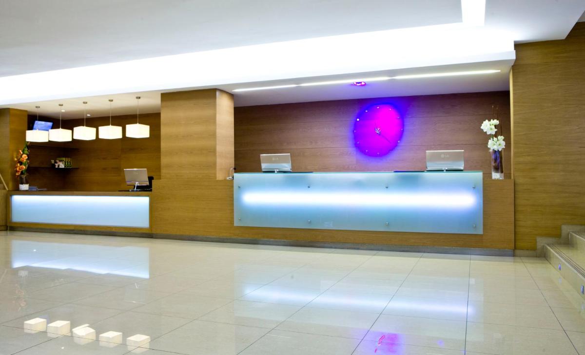El vestíbulo o zona de recepción de Hotel Samos