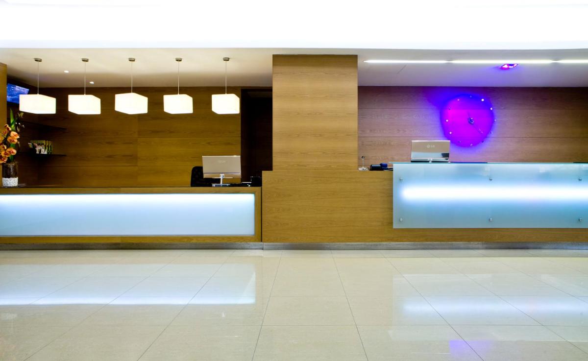 El vestíbulo o zona de recepción de Hotel Samos