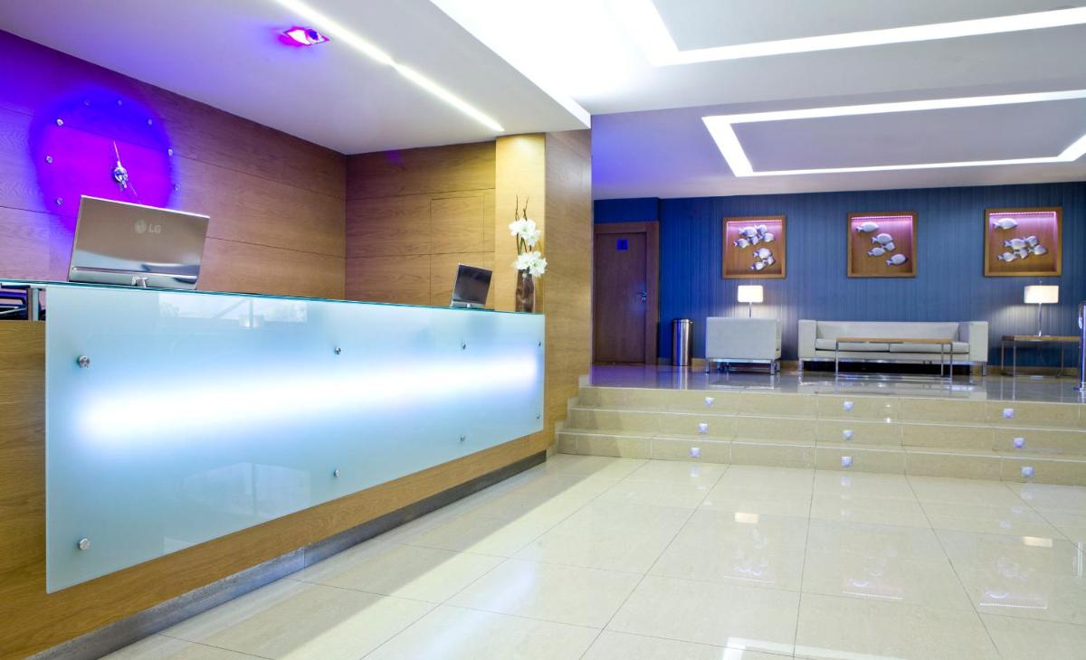 El vestíbulo o zona de recepción de Hotel Samos