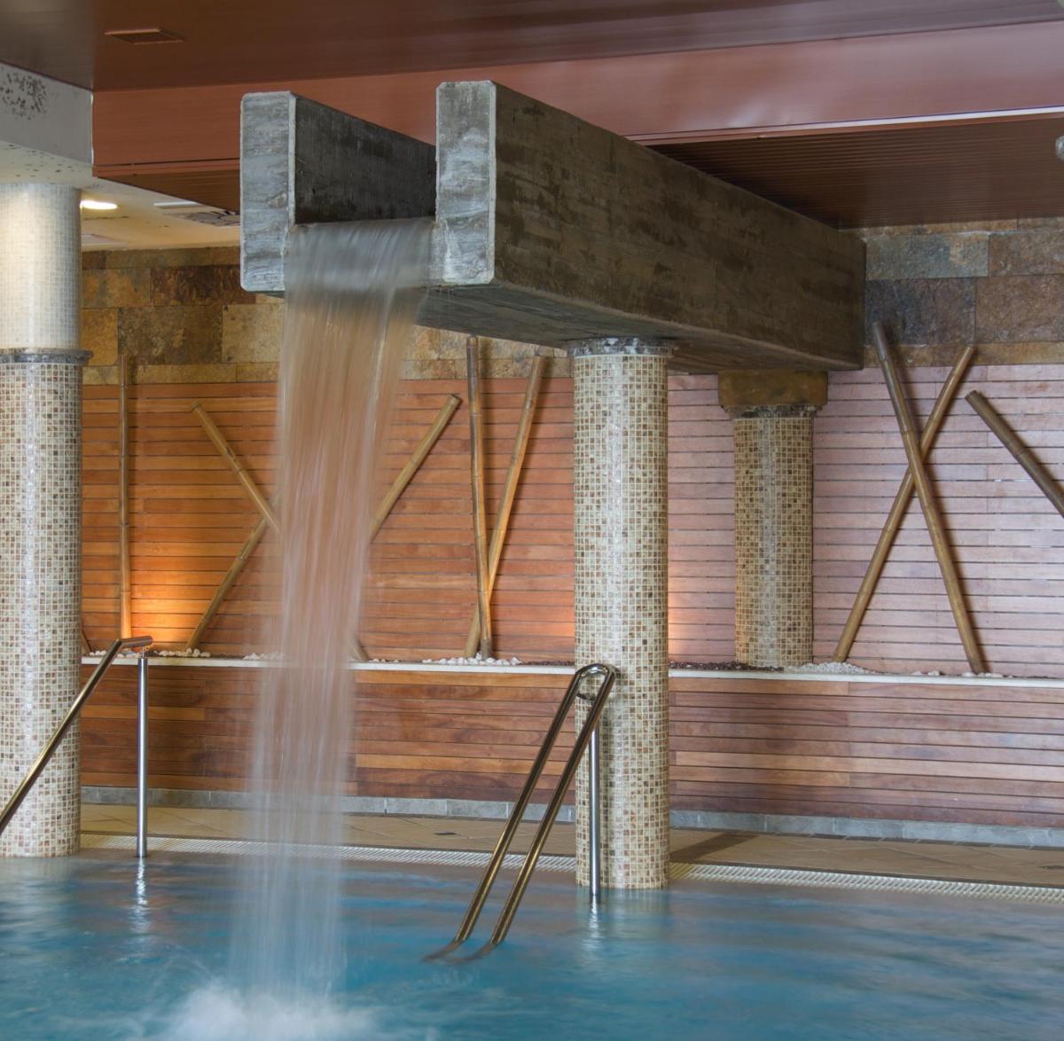 Piscina en o cerca de Hospes Palacio de Arenales & Spa