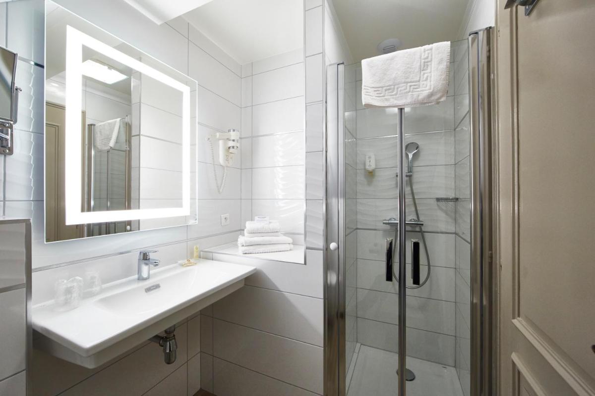 Salle de bains dans l'établissement Best Western Plus Au cheval Blanc à Mulhouse