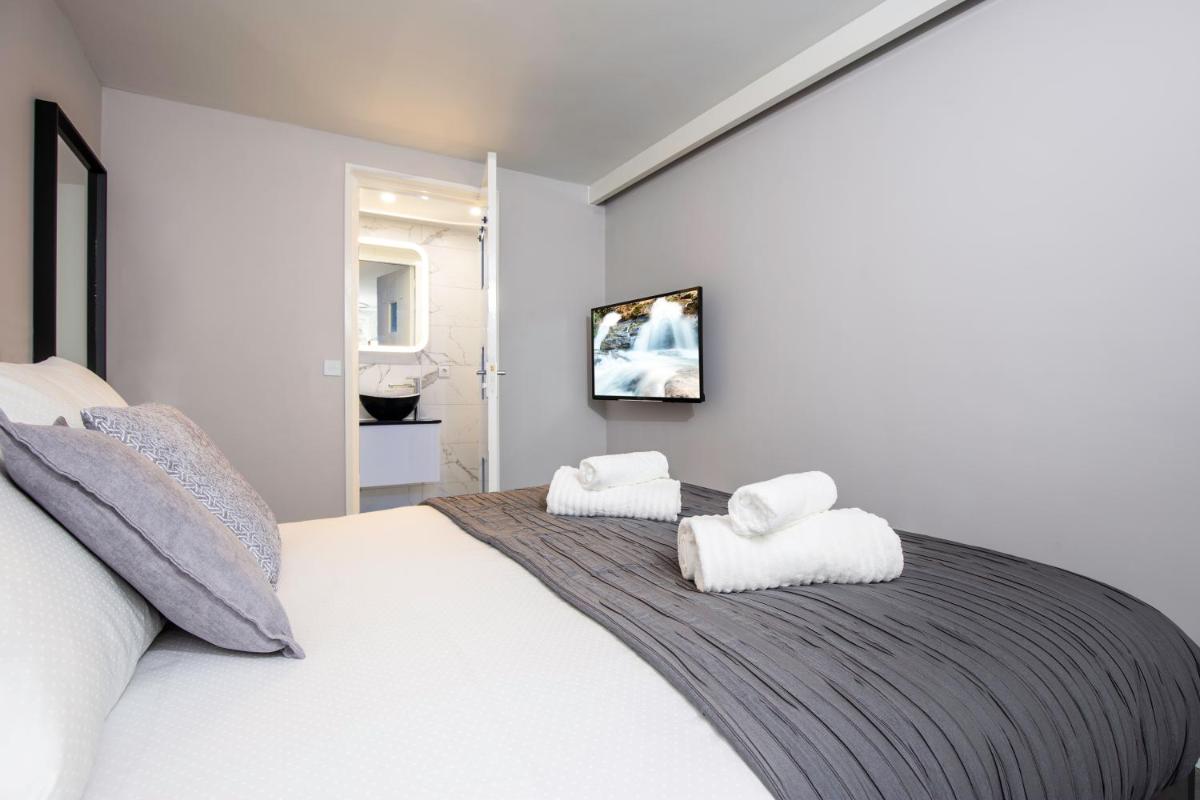 Original twin Studio Delft City Central Station 30B - Housity