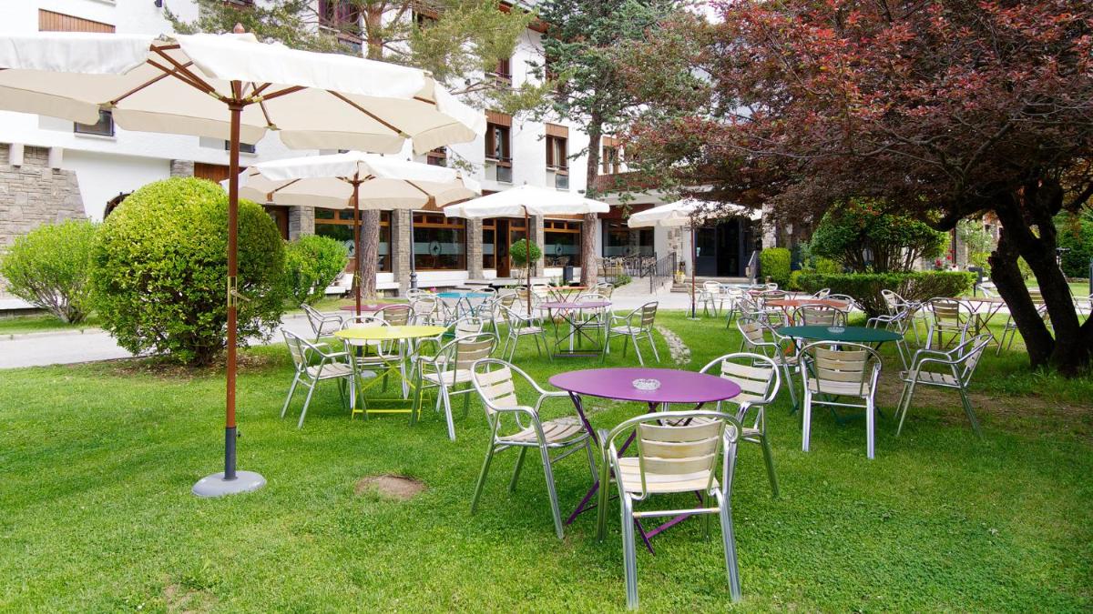 Jardín al aire libre en Silken Ordesa