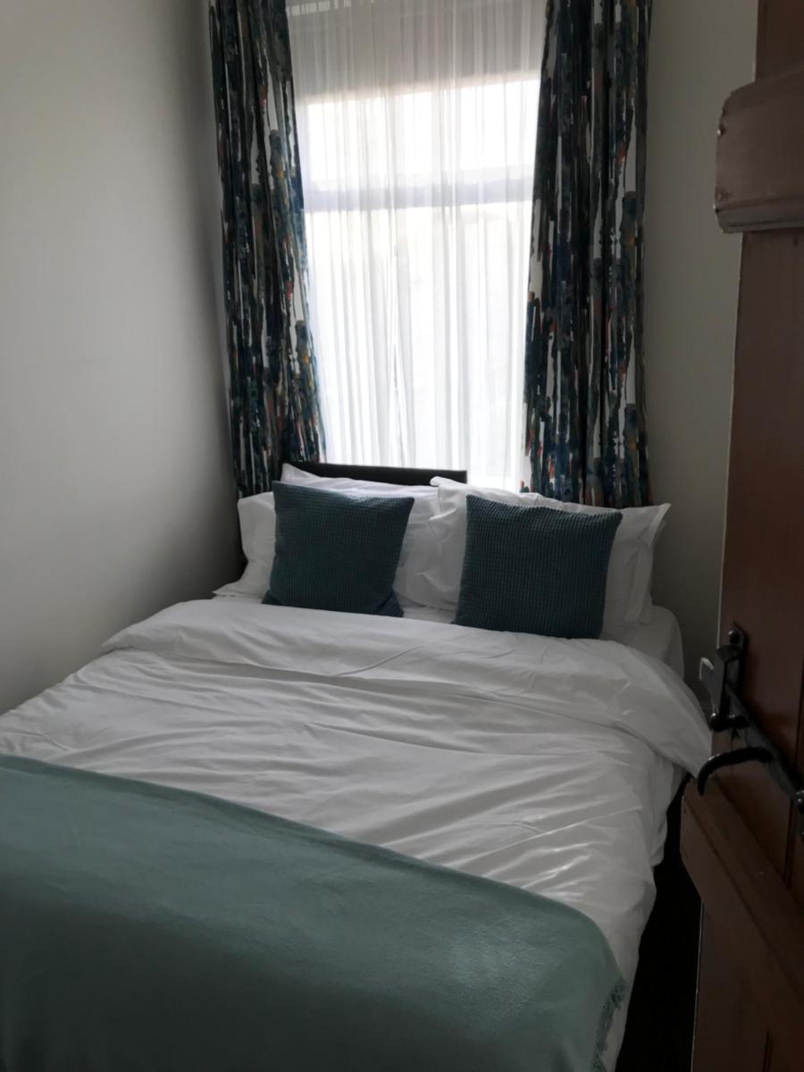 Mosley Common Road - Housity