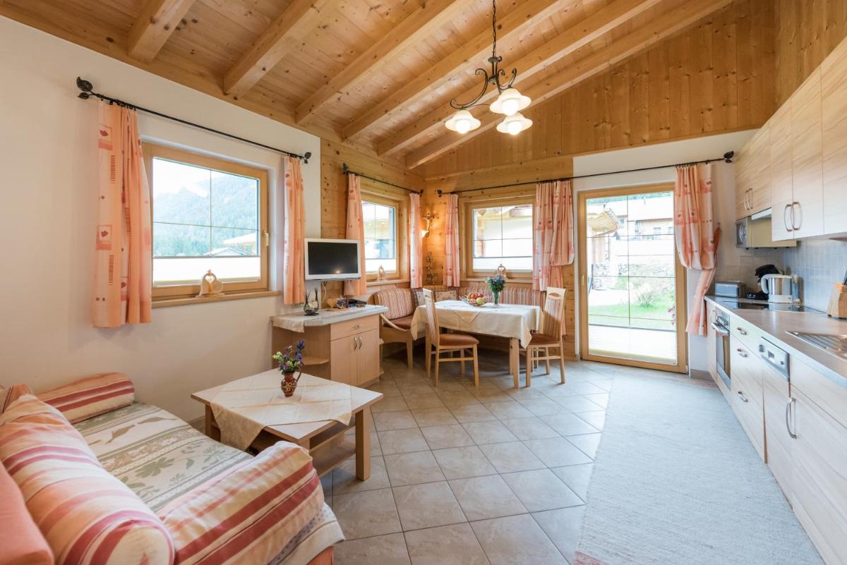 Almdorf Tirol - Housity