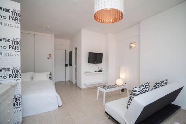 In Bed with Lisbon 5E - Housity