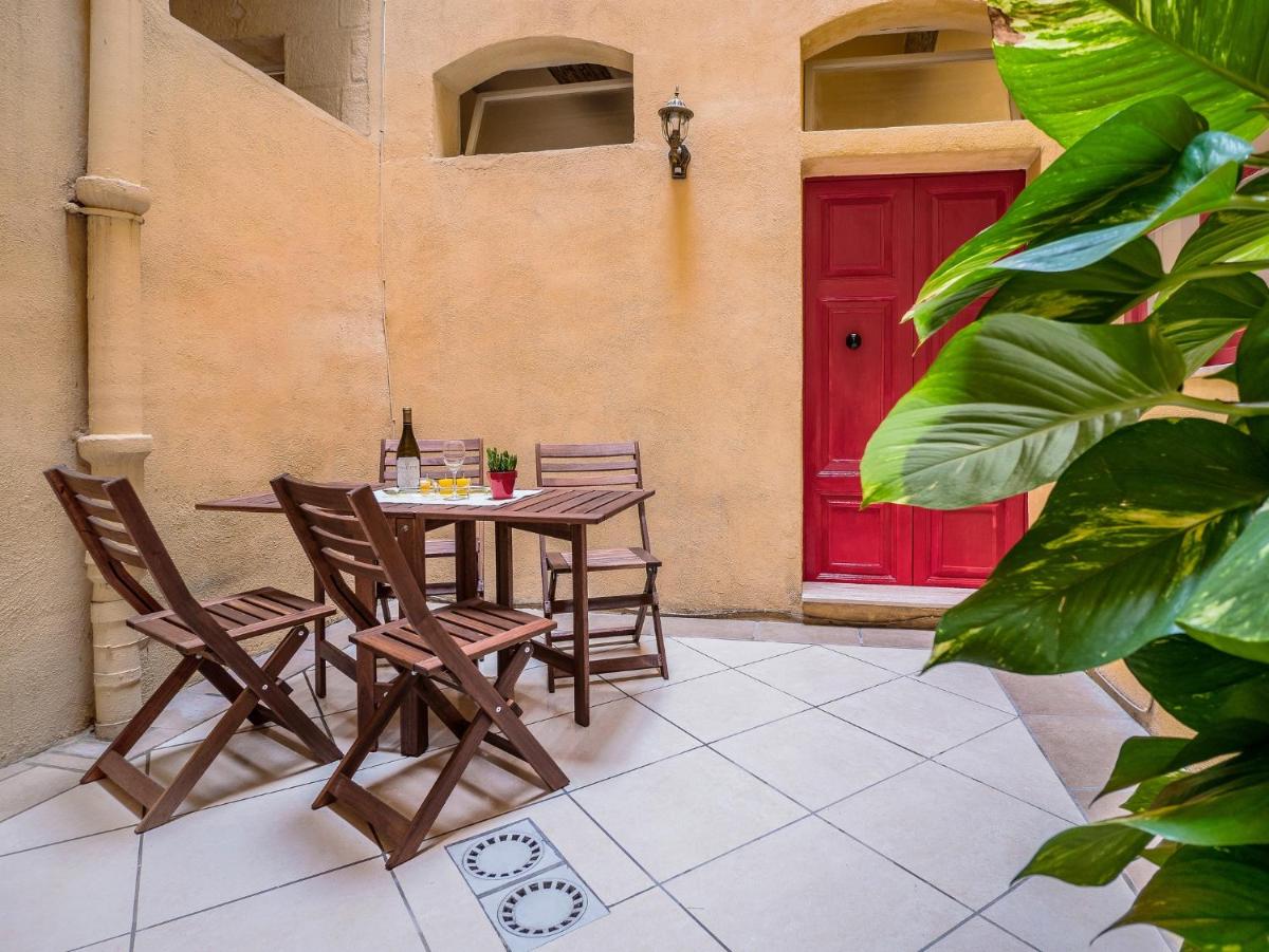 Suitetrails - Valletta Main Street Apartment