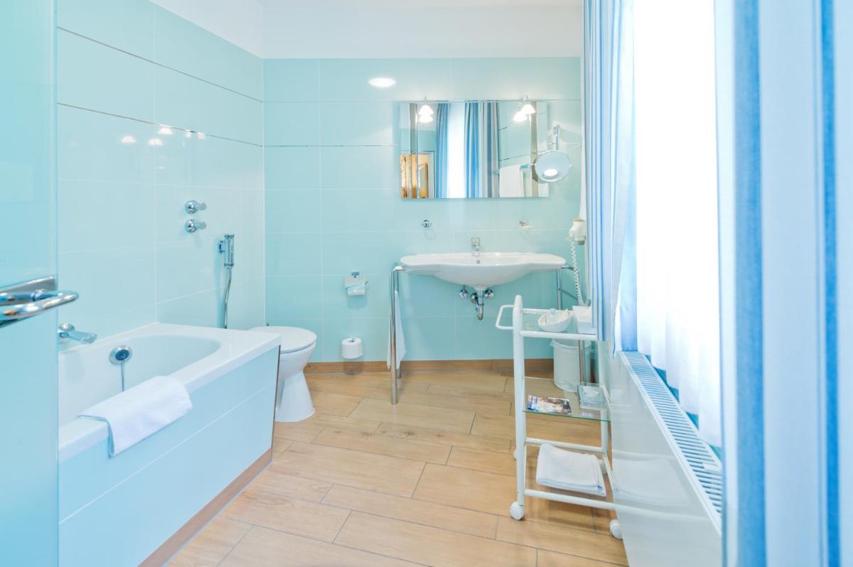 Romantik Waldhotel Mangold - Housity