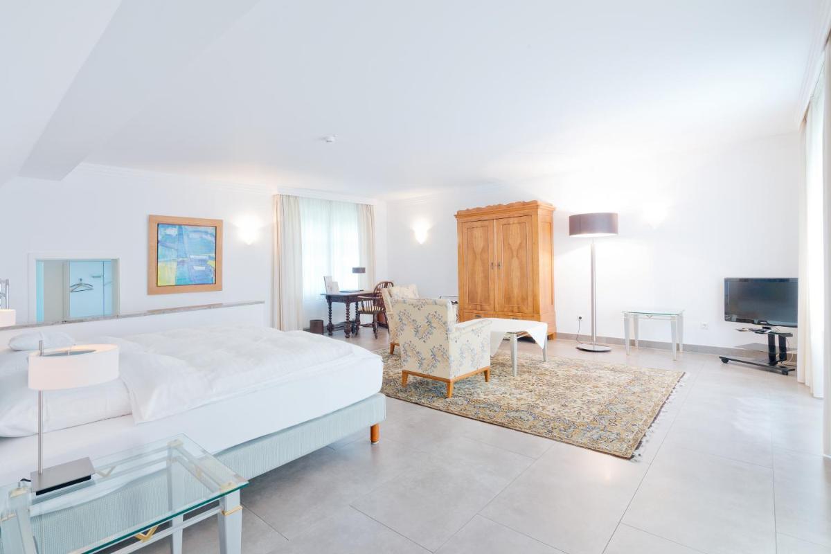 Romantik Waldhotel Mangold - Housity
