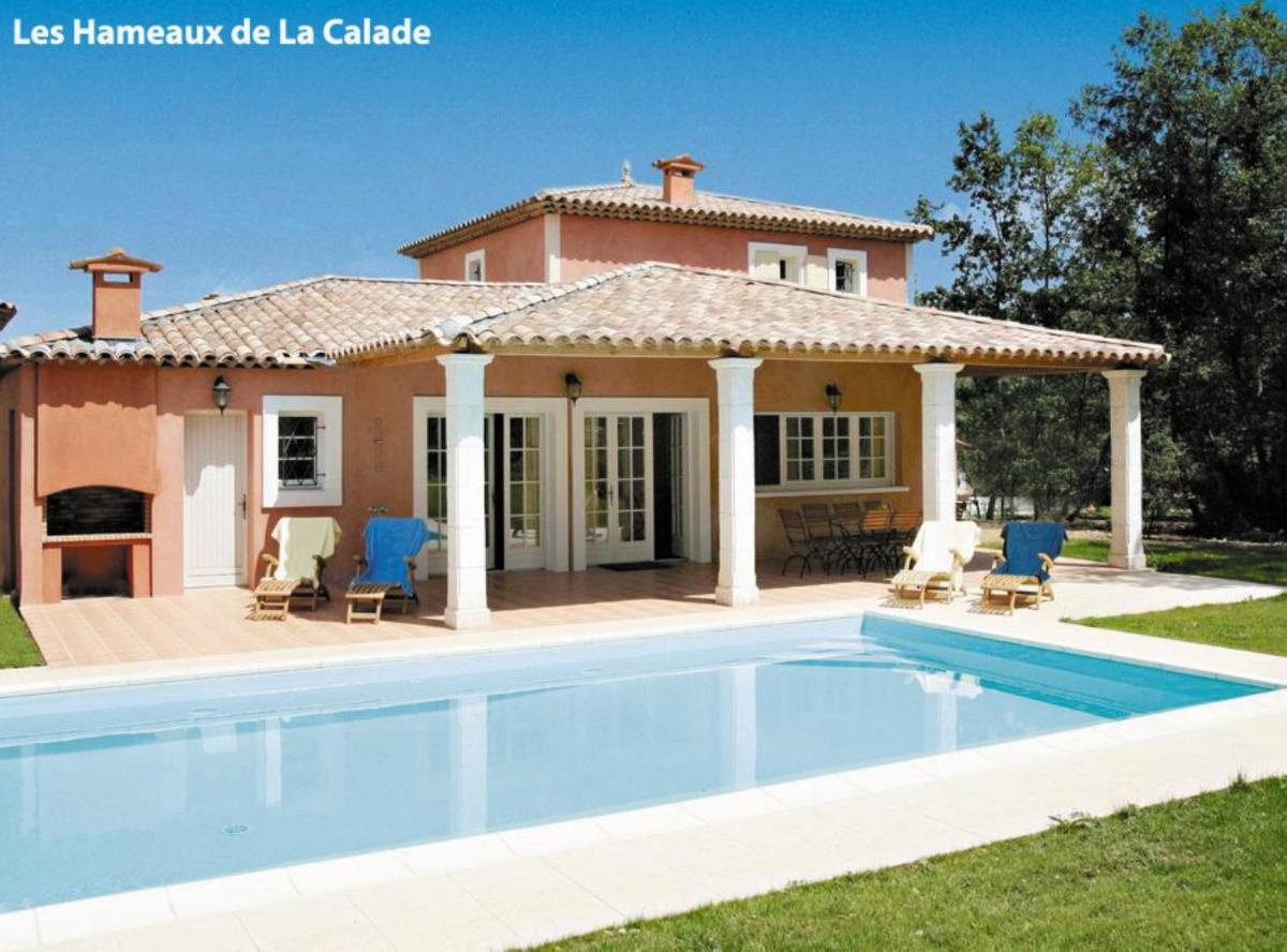Piscine de l'établissement Lagrange Vacances Domaine de Fayence ou située à proximité