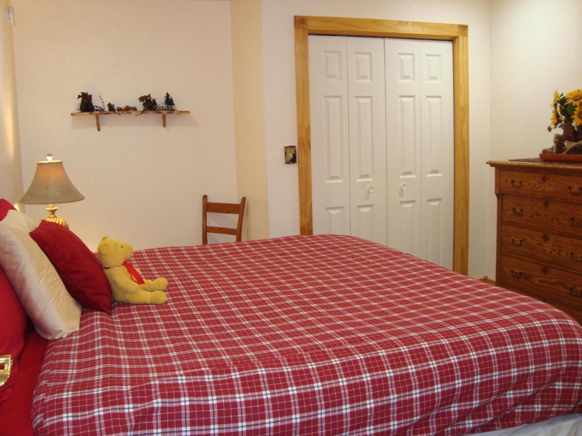 The Bear Den - Housity
