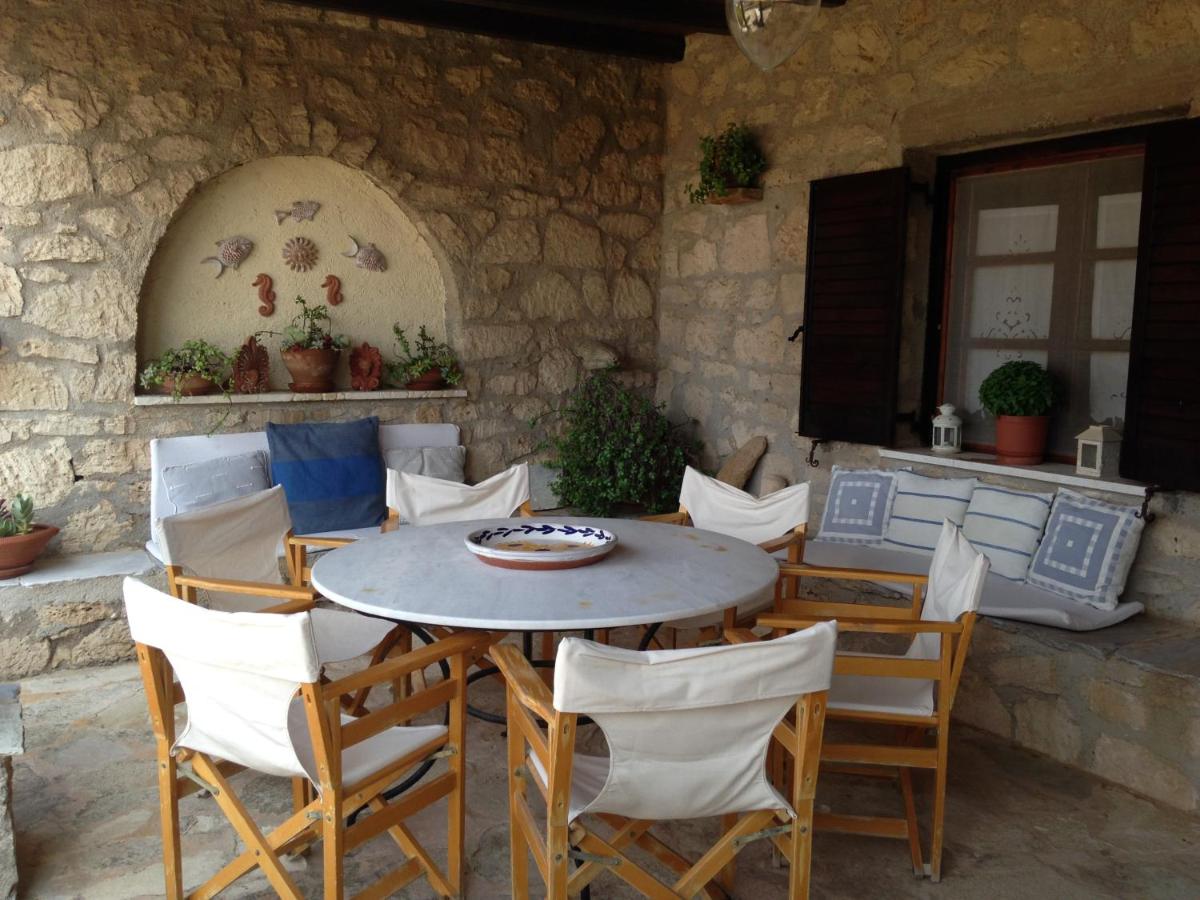 Aigina 3 Bedroom House by the Sea - Housity