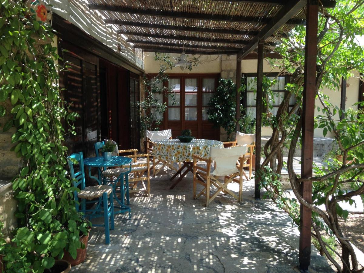 Aigina 3 Bedroom House by the Sea - Housity