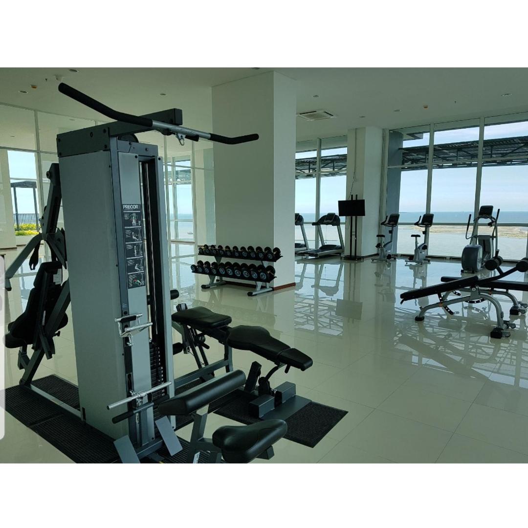 4 Bed Condo Sleeping by The Sea - Hizvo