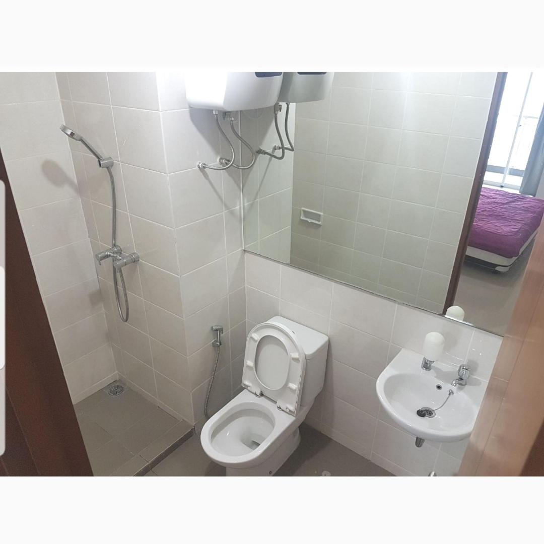 4 Bed Condo Sleeping by The Sea - Hizvo