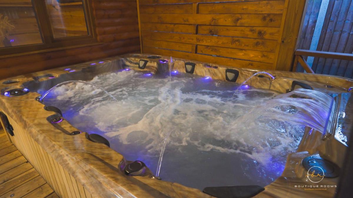 The Retreat Sauna & Hot Tub Boutique Rooms - Housity
