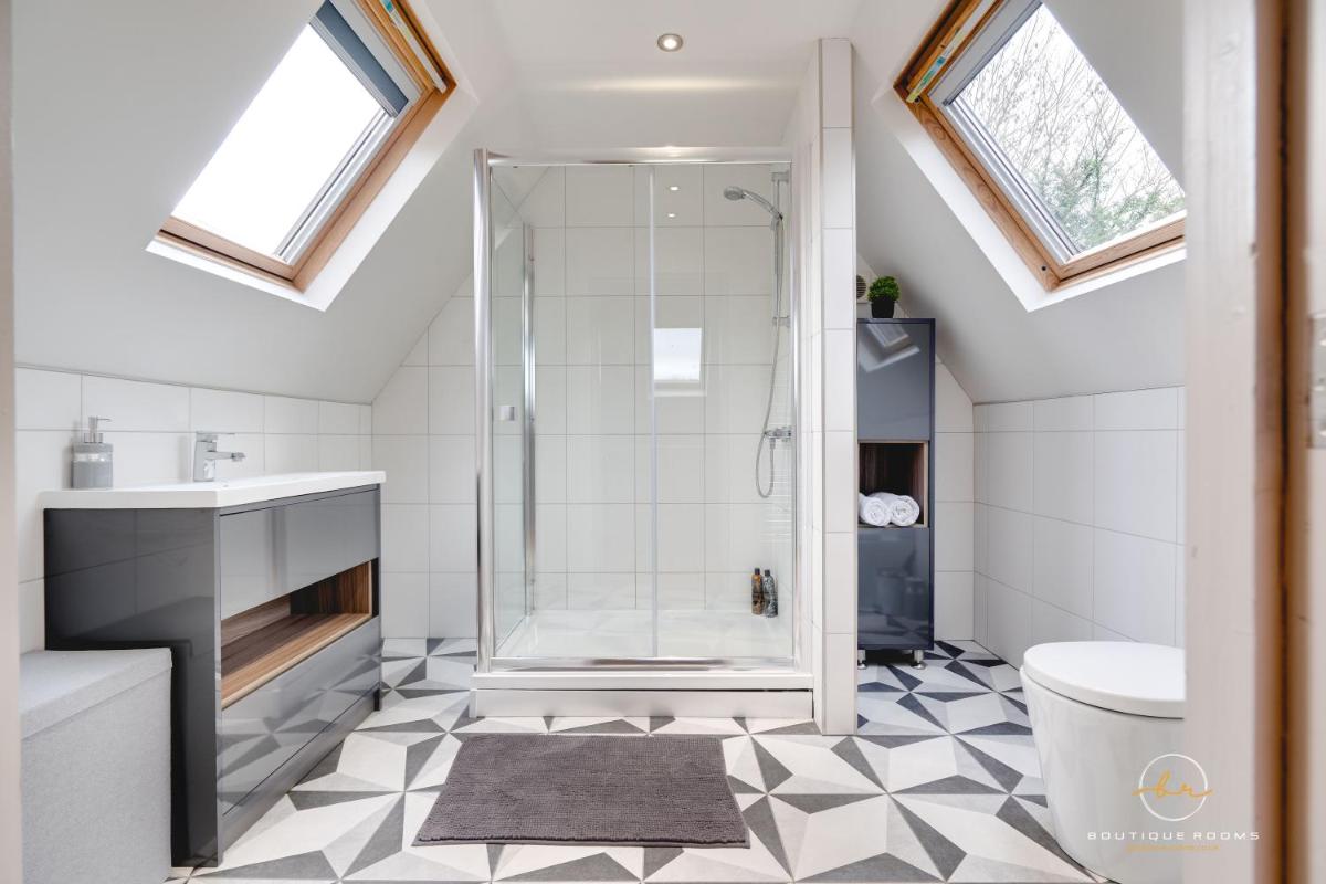 The Retreat Sauna & Hot Tub Boutique Rooms - Housity