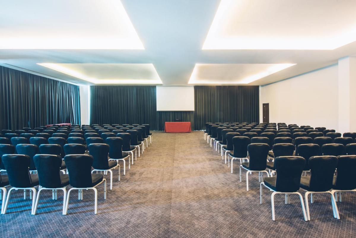 A área empresarial e/ ou a sala de conferências de Iberostar Selection Lagos Algarve