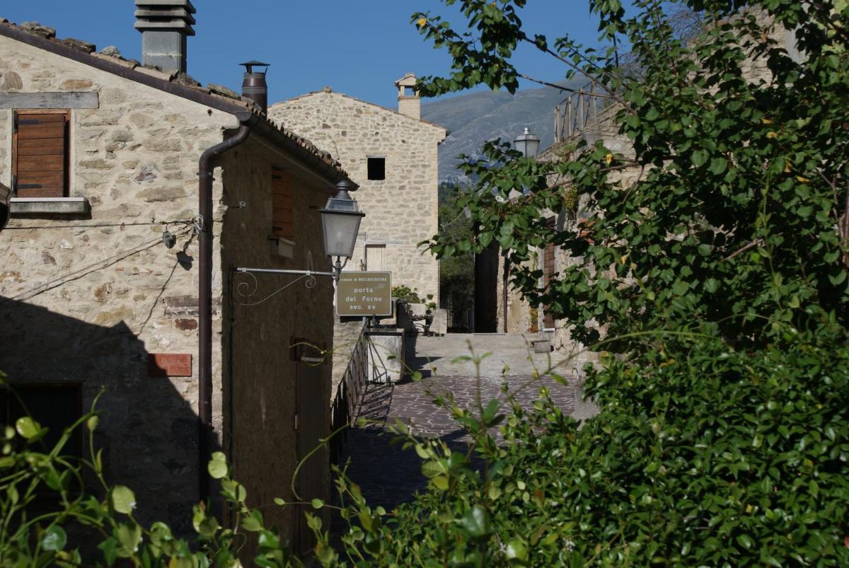 Apricot House - Housity