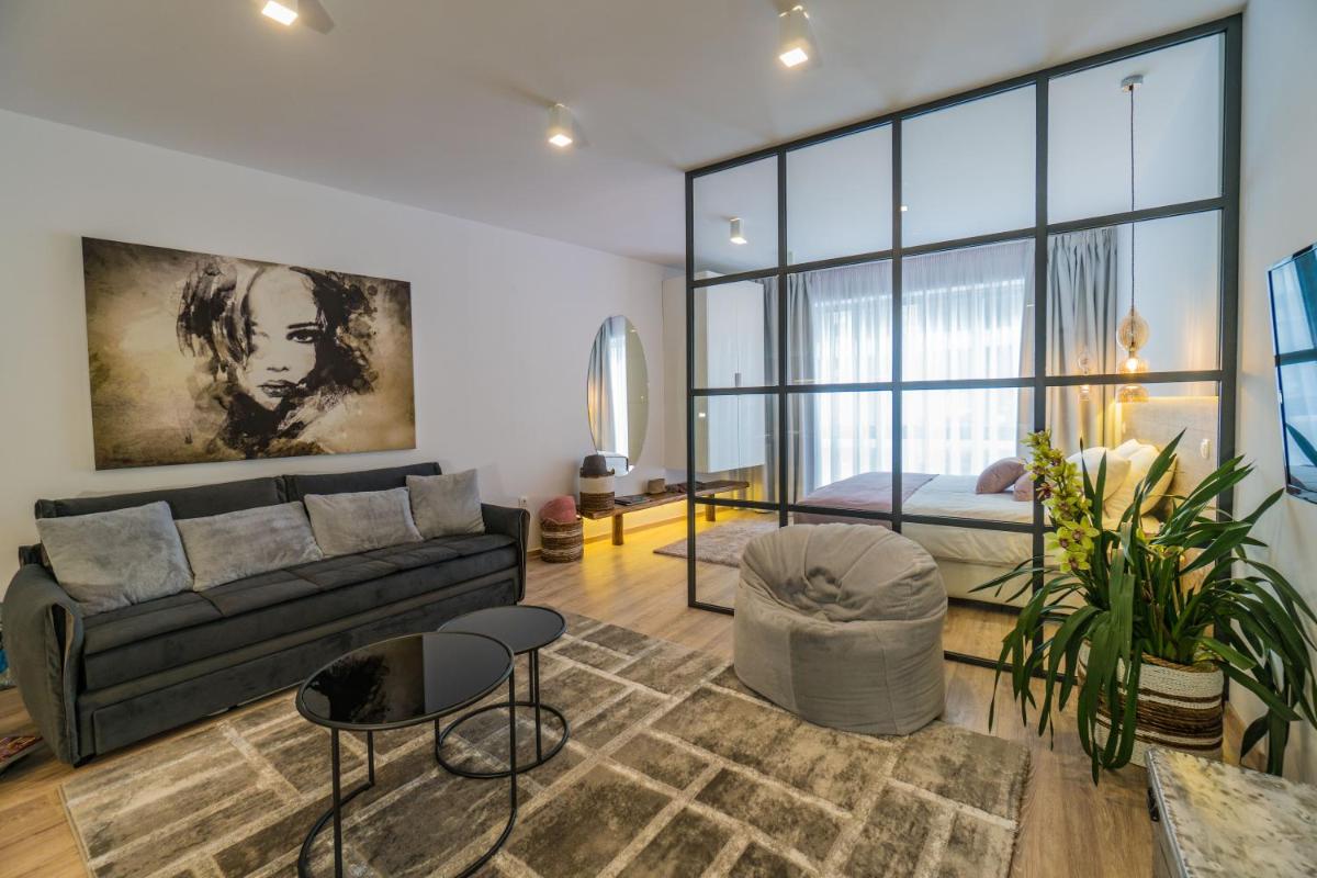 Glossy Lodge - Housity