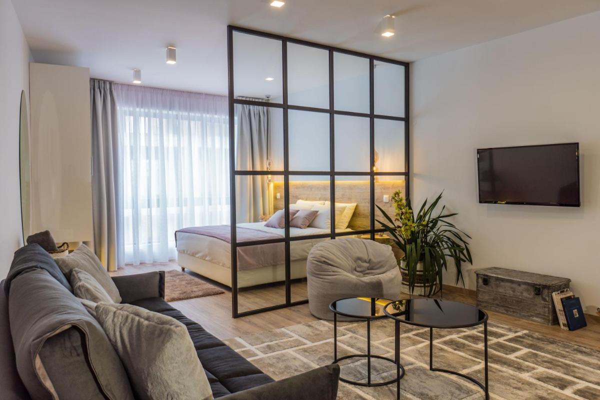 Glossy Lodge - Housity