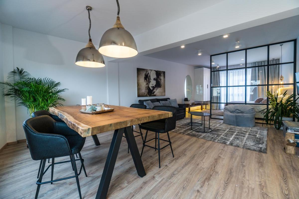 Glossy Lodge - Hizvo