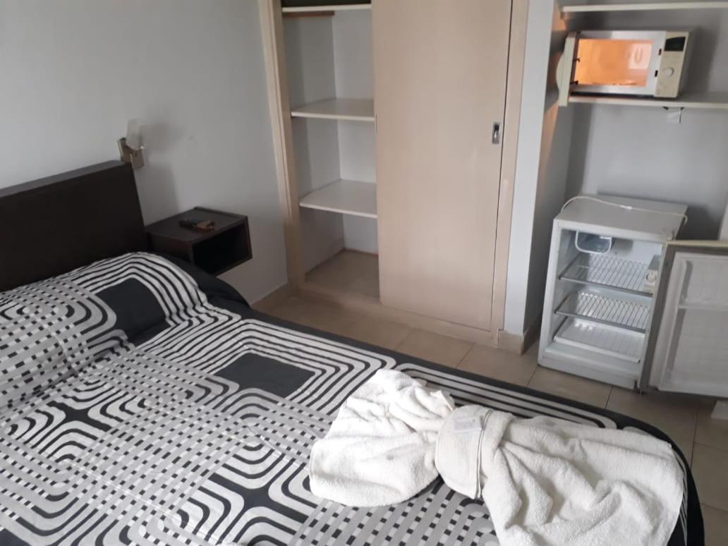 Hostal Camp de Mar - Housity