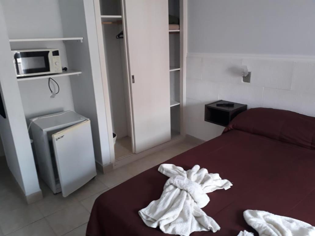 Hostal Camp de Mar - Housity