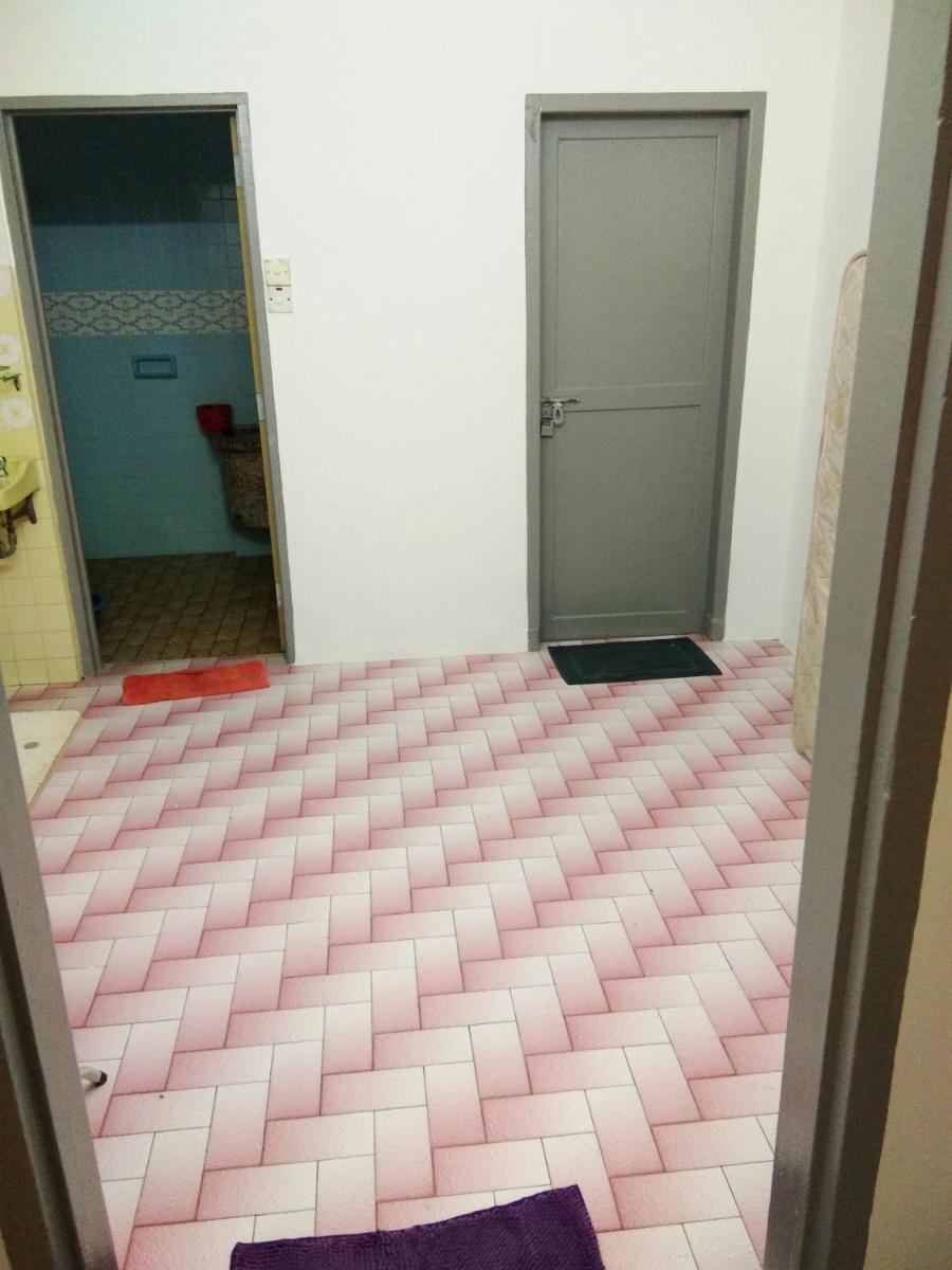 Homestay near Gurney and Batu Ferringhi - Housity