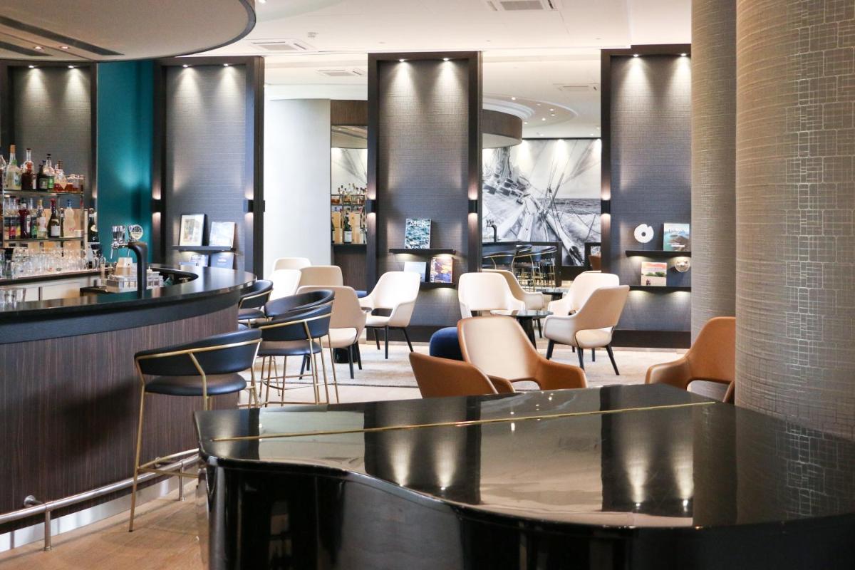 Salon ou bar de l'établissement Best Western Plus Hotel Admiral
