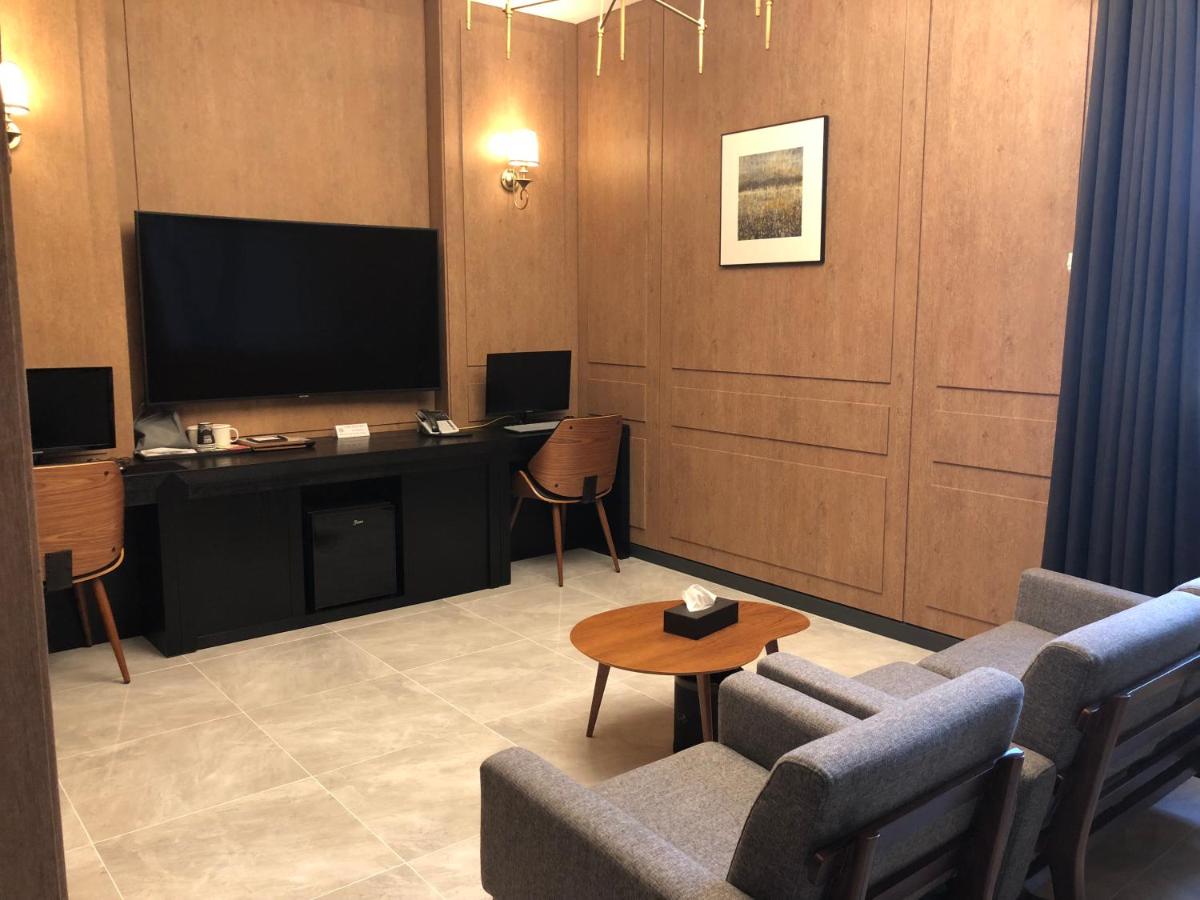 Royal Hotel Jeongeup - Housity