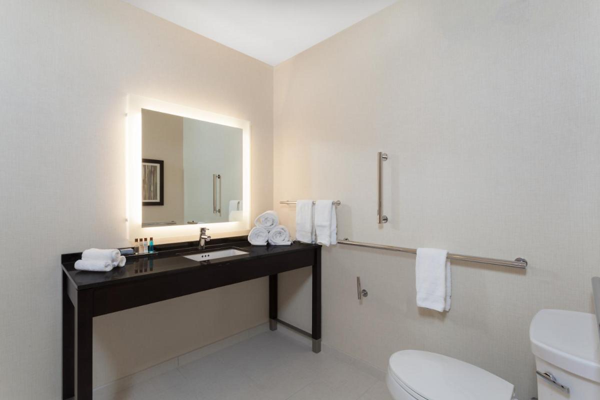 Wingate by Wyndham Altoona Downtown/Medical Center - Housity