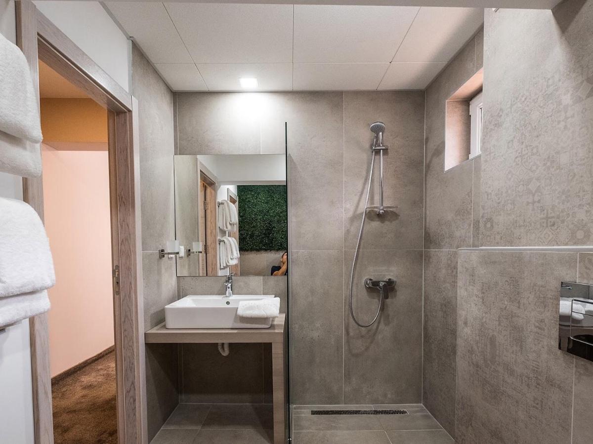Caro Apartments & Rooms - Housity