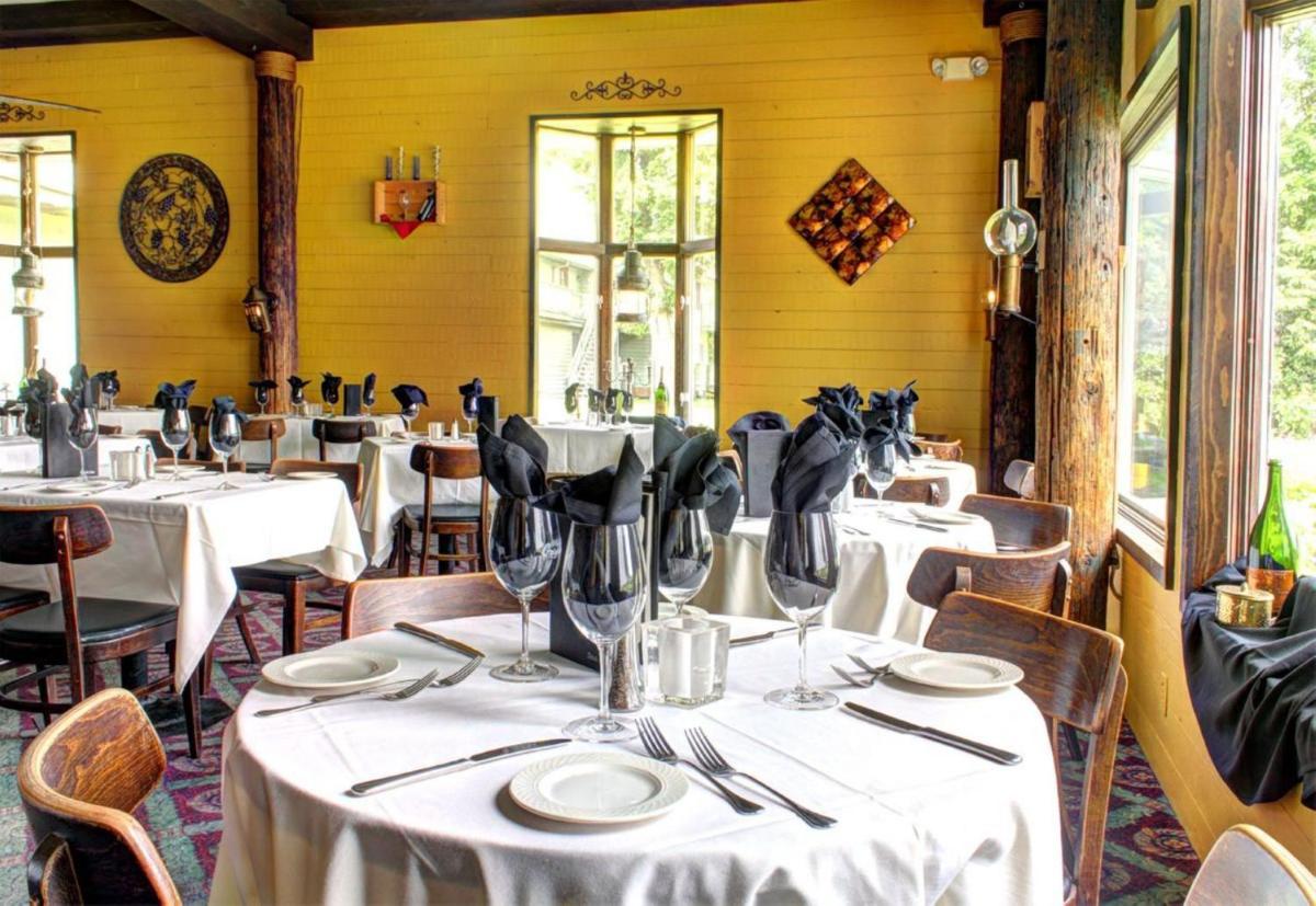 Afton House Inn - Housity