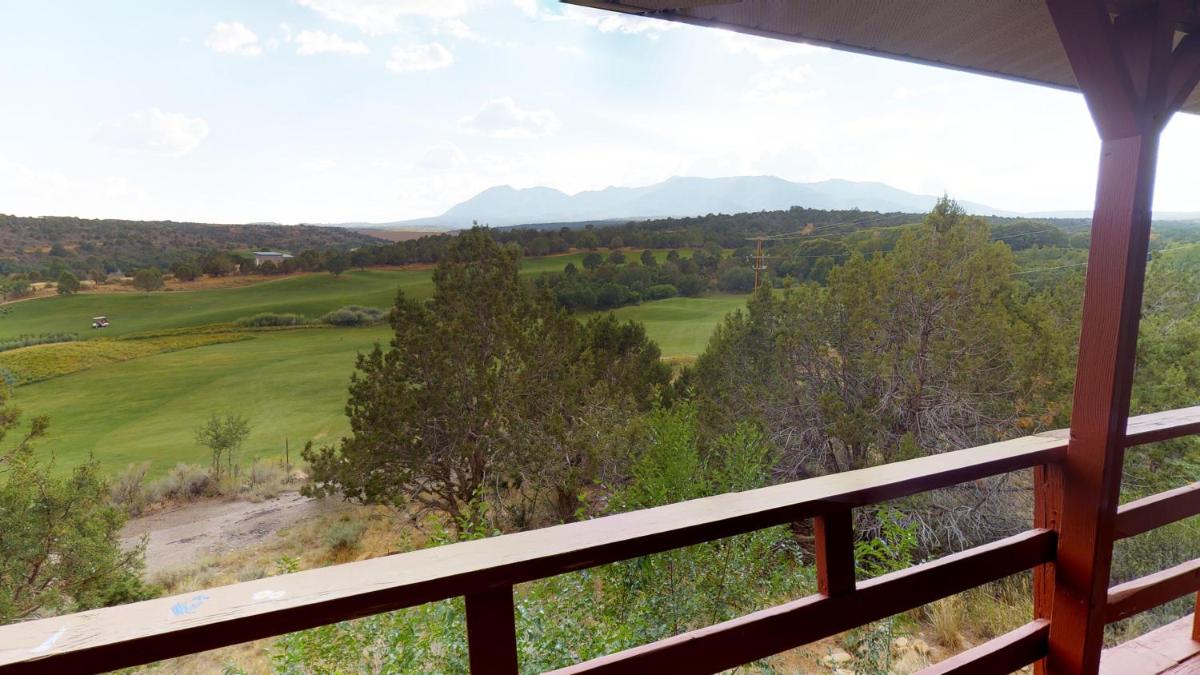 Hideout Ft Abajo 2 BR Cabin, Stunning Views, Secluded! - Housity