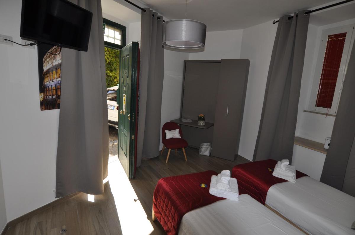Flatinrome Trastevere Deluxe Rooms - Green Patio - Housity
