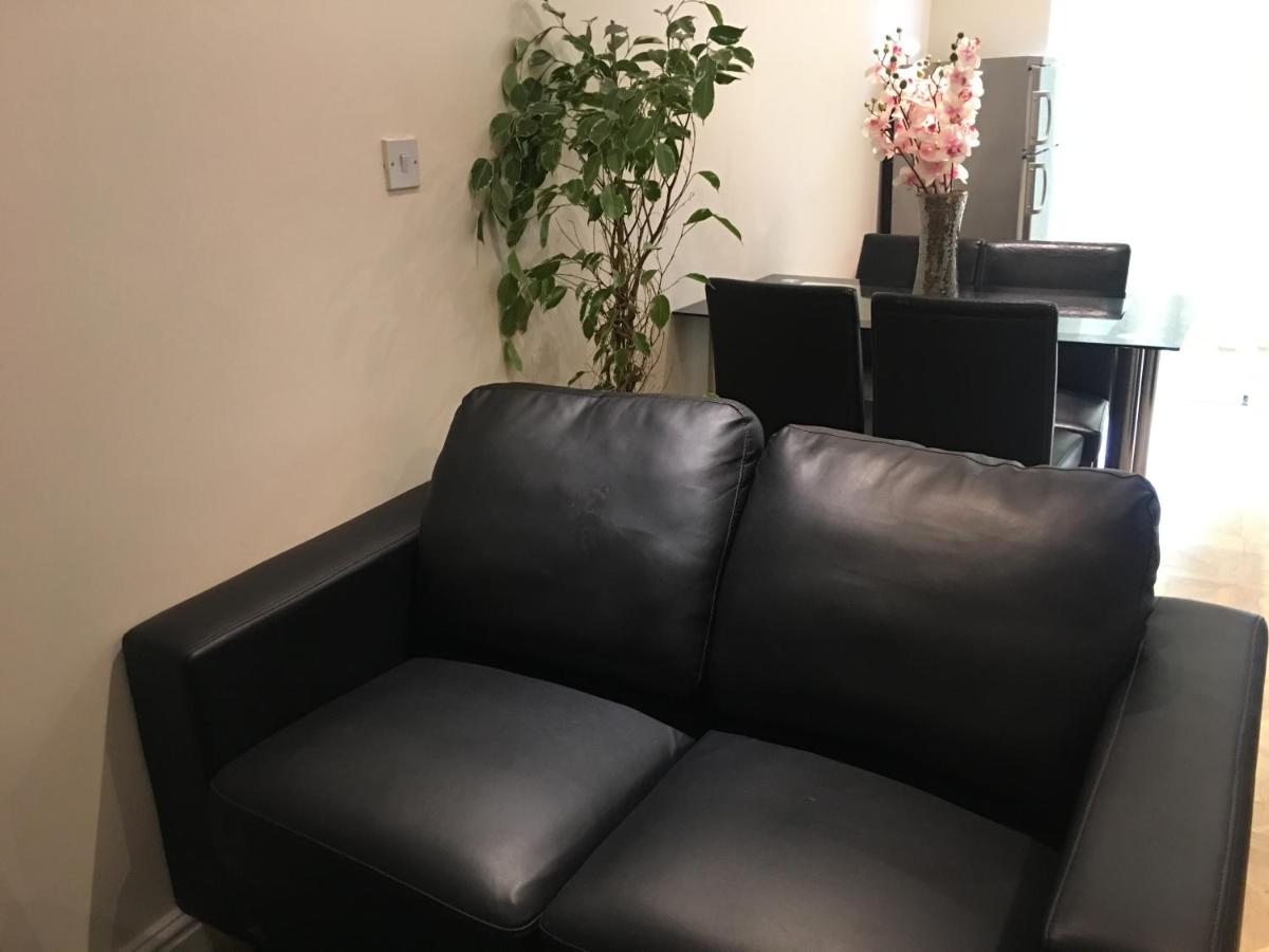Brookfield's Ground Floor Studio Apartment - Housity
