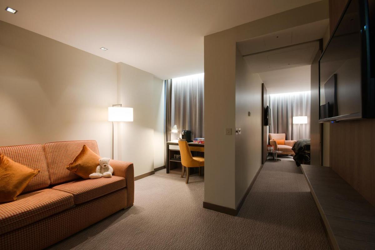 Clayton Hotel Chiswick - Housity