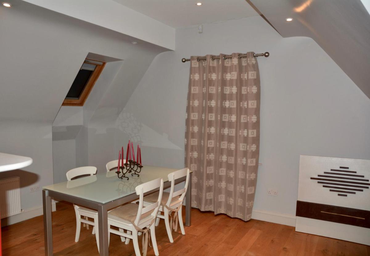 Suitetrails - Apartment 3, Oakleigh House, Donnybrook Hill, Douglas Cork