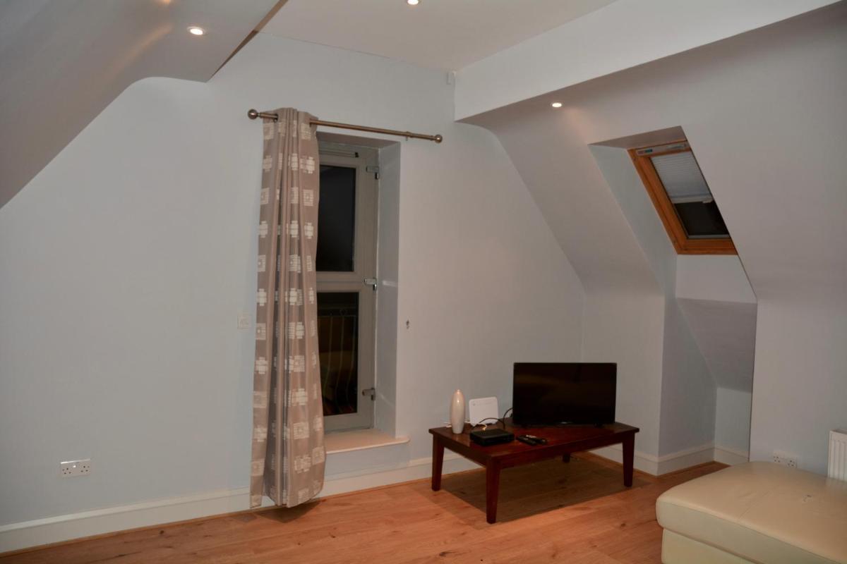 Suitetrails - Apartment 3, Oakleigh House, Donnybrook Hill, Douglas Cork