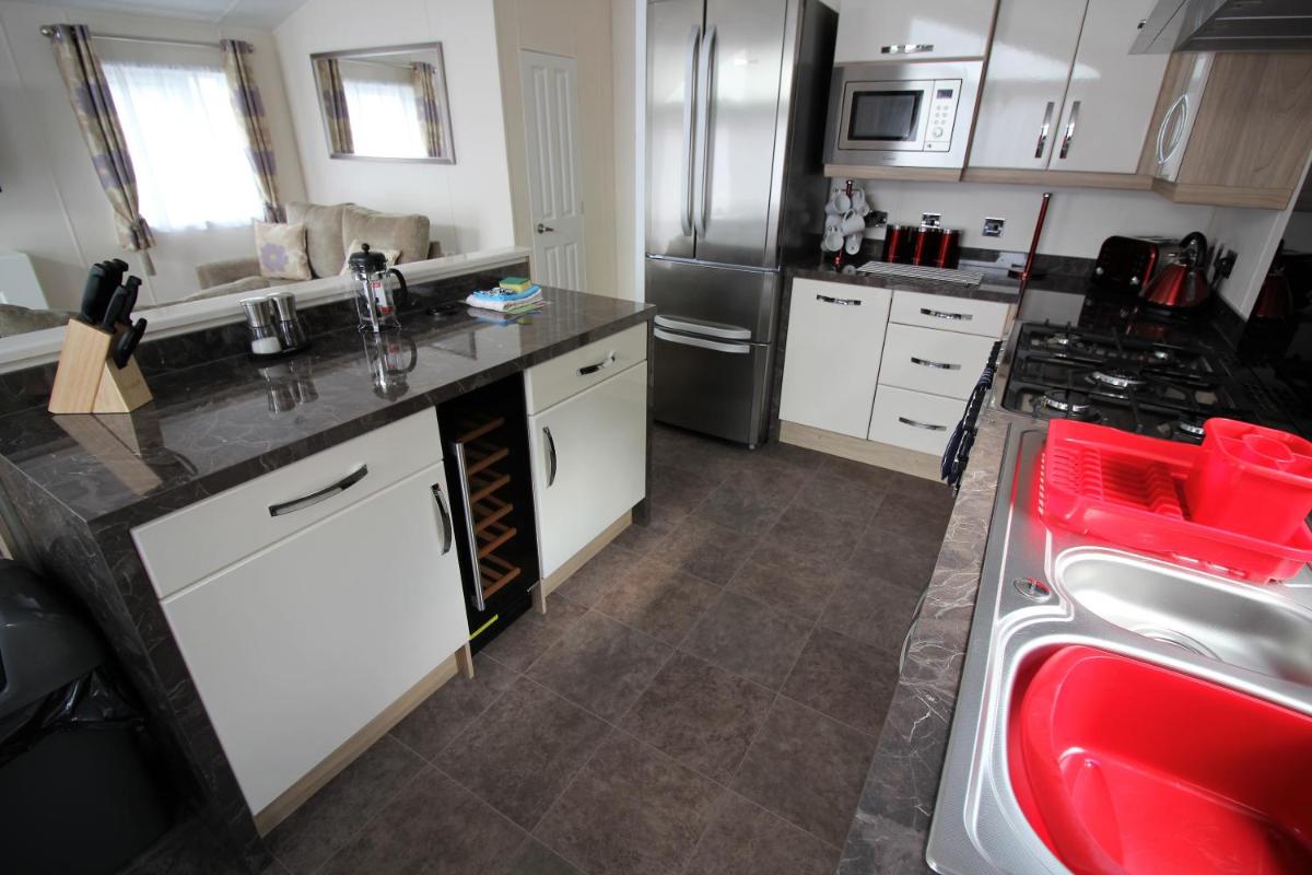 Bucklegrove Holiday Park - Housity