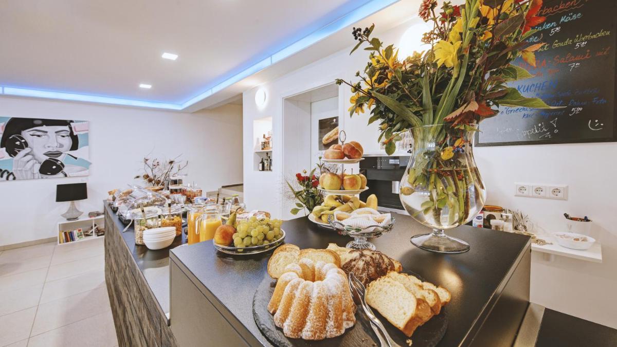 Boutique-Hotel Kronenstuben - unschlagbare Zentrumsnähe direkt am Marstall & Marktplatz - Schloss in 3 Min - Frühstück - Langzeitmiete - Housity